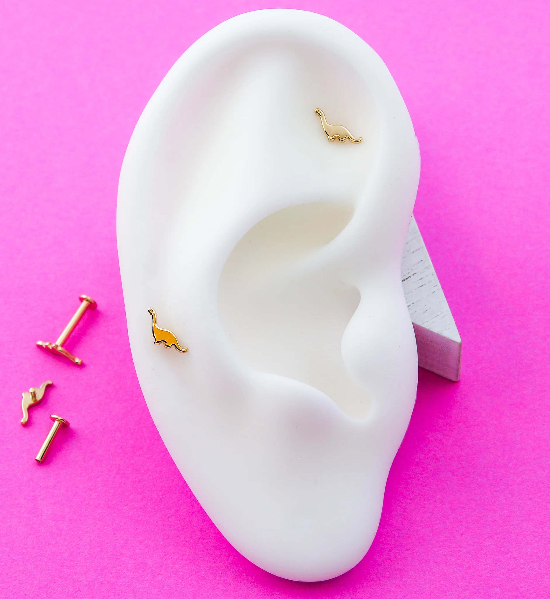 14kt Gold Dinosaur Internally Threaded Labret - Image 2