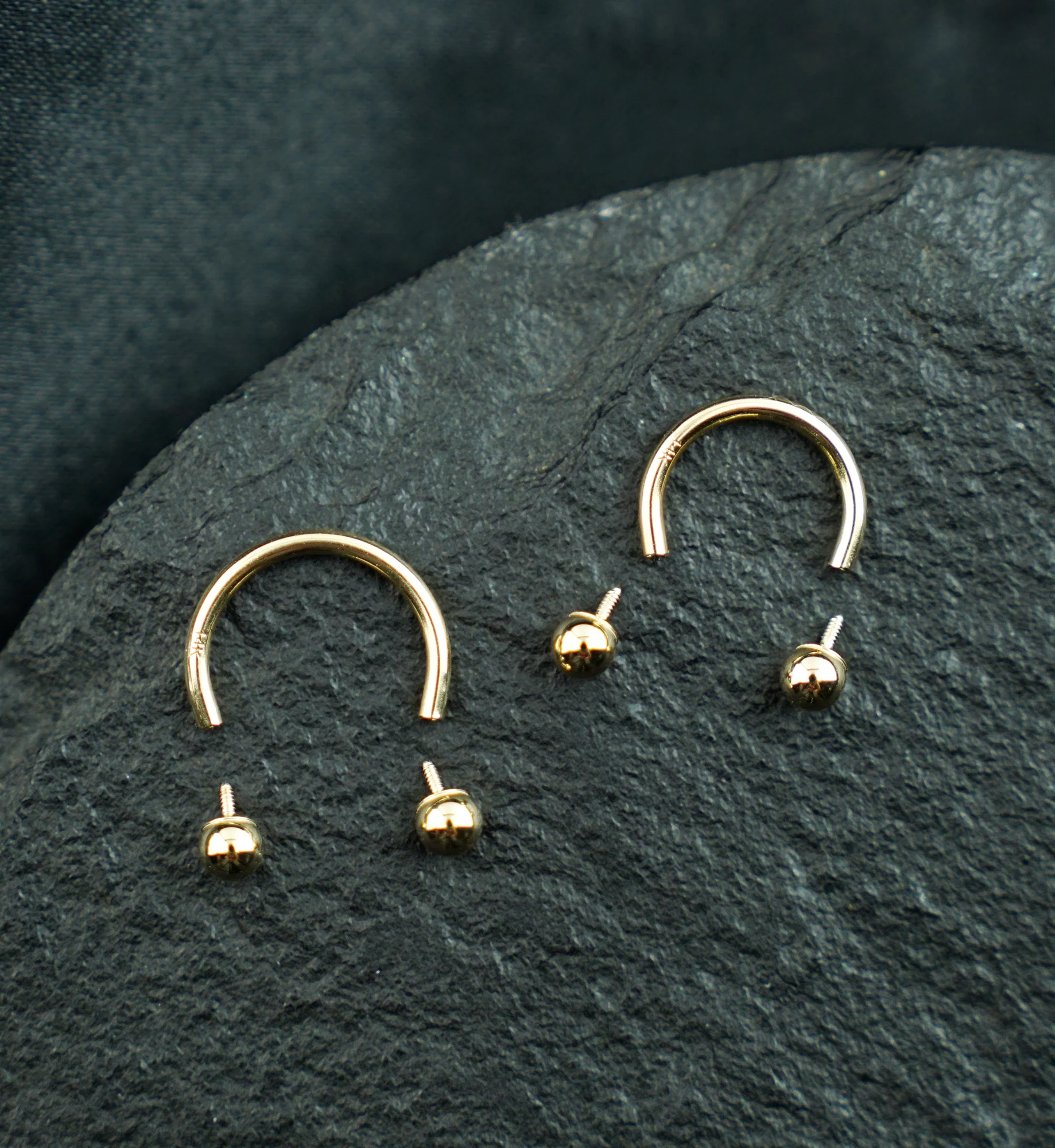 14kt Gold Long Thread Internally Threaded Circular Barbell - Image 3
