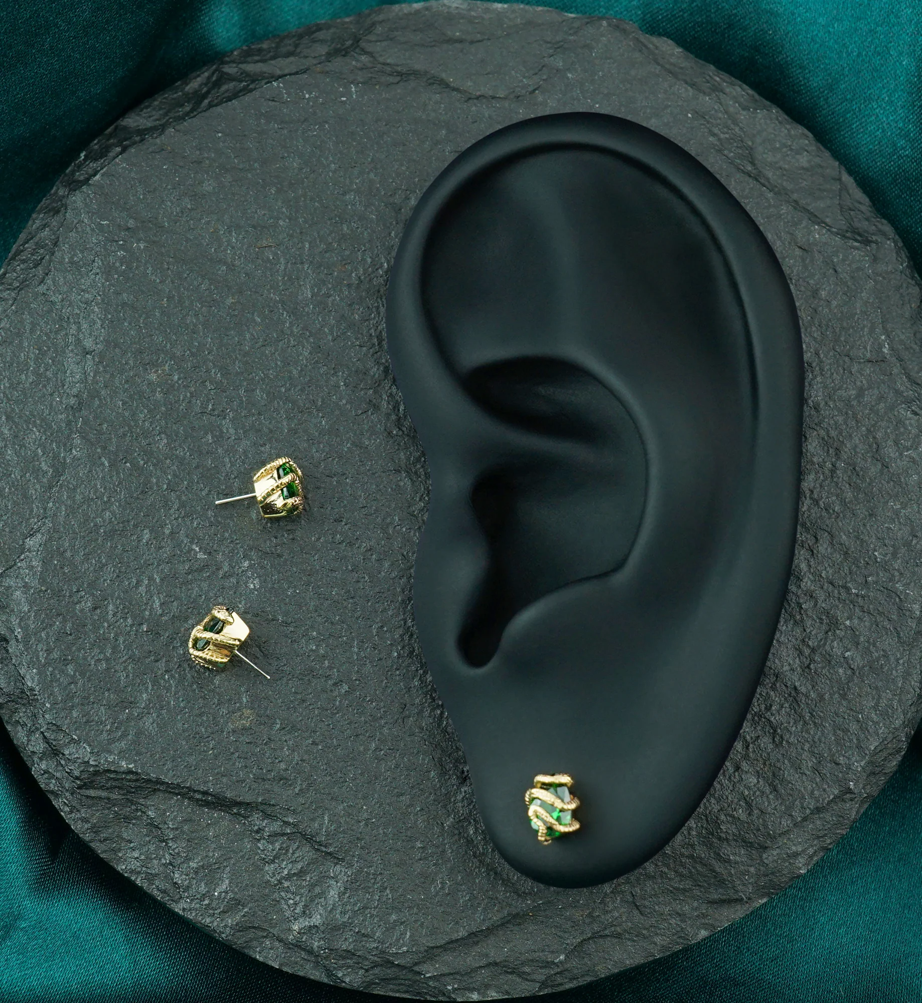 14kt Gold Snake Wrapped Teardrop Emerald CZ Threadless Top - Image 2