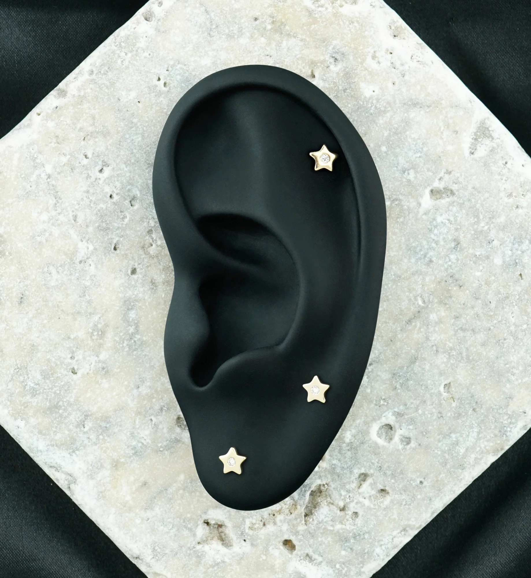 14kt Gold Star Center Lab Grown Diamond Threadless Labret - Image 2