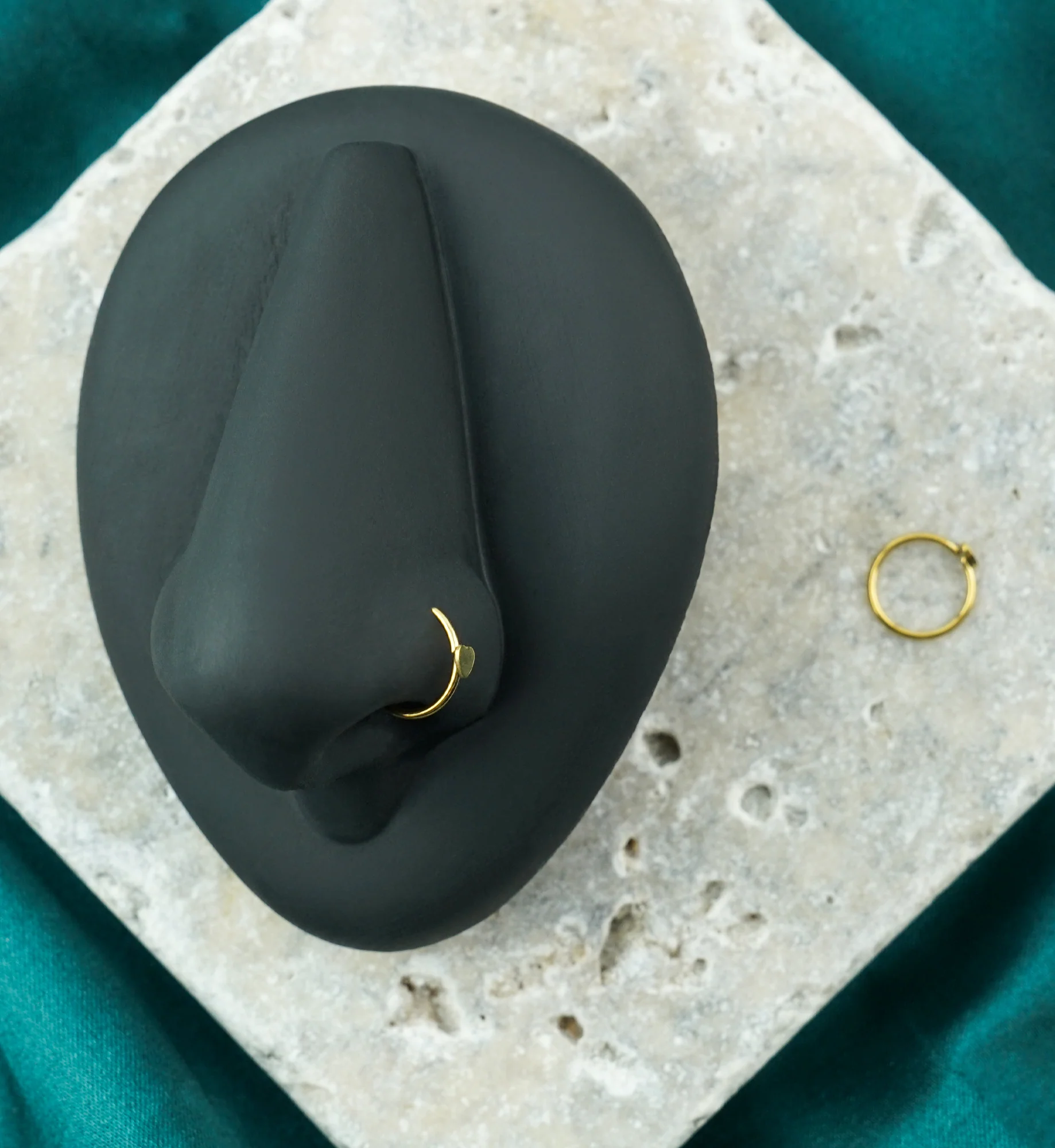 20G Gold PVD Stainless Steel Heart Seamless Ring - Image 2