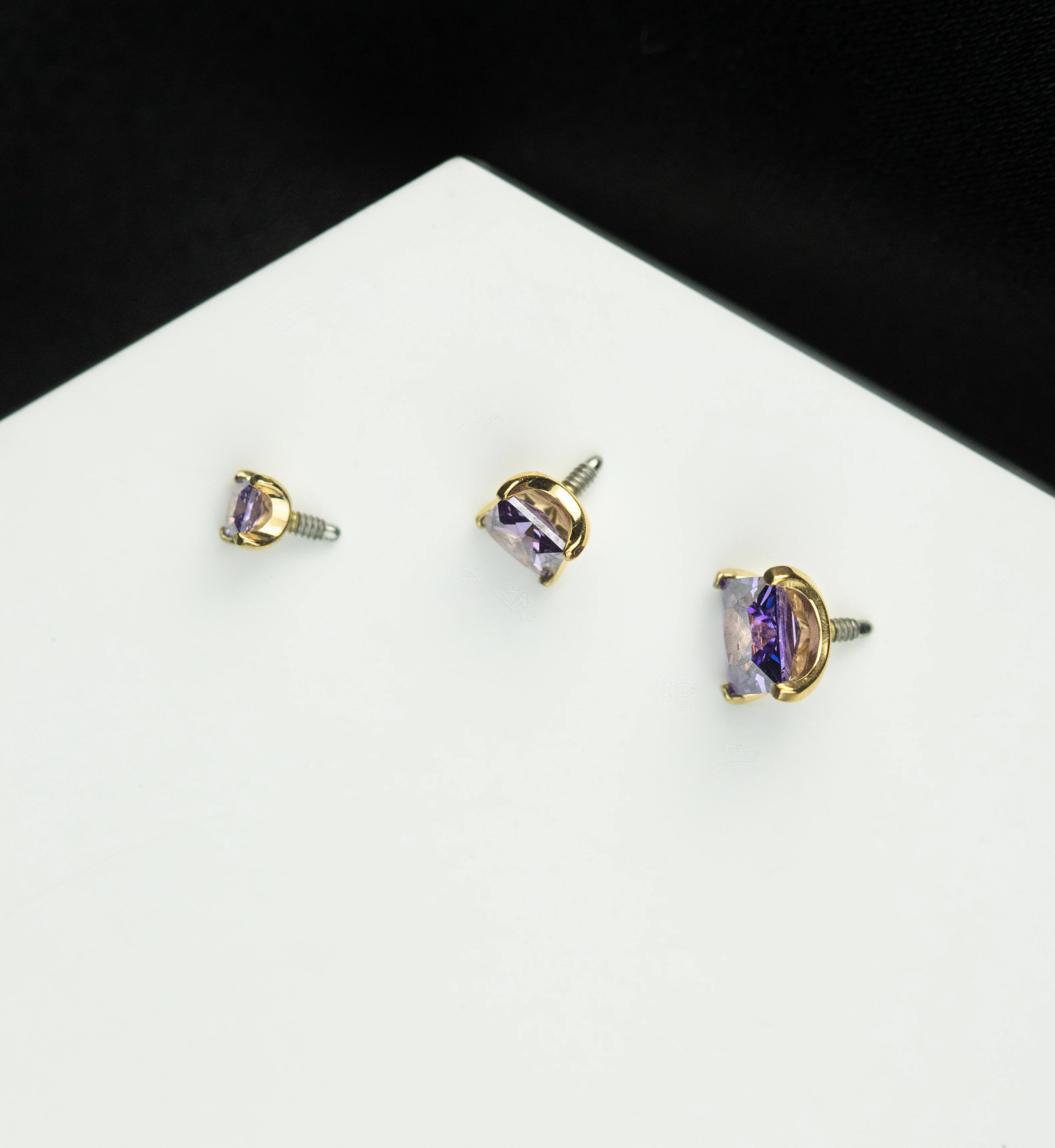 24kt Gold PVD Princess Amethyst CZ Internally Threaded Titanium Top - Image 2