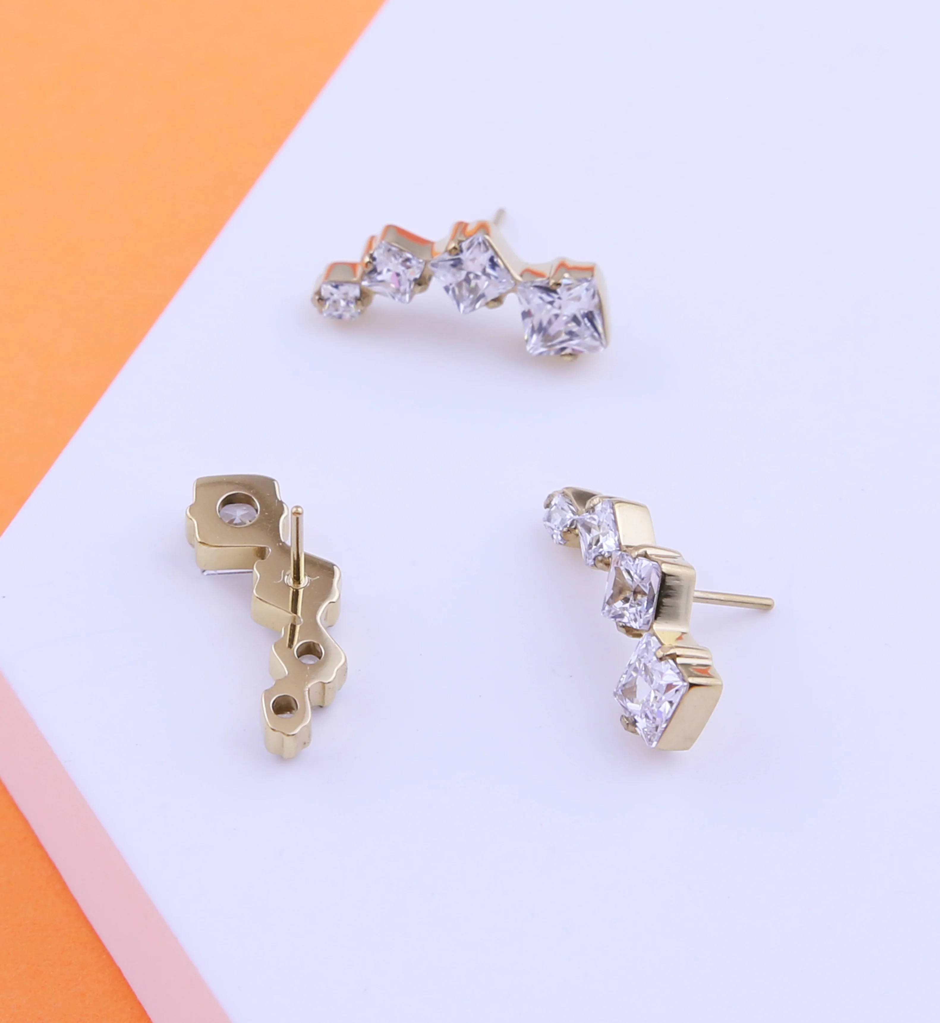 24kt Gold PVD Princess Arch Clear CZ Titanium Threadless Top - Image 2