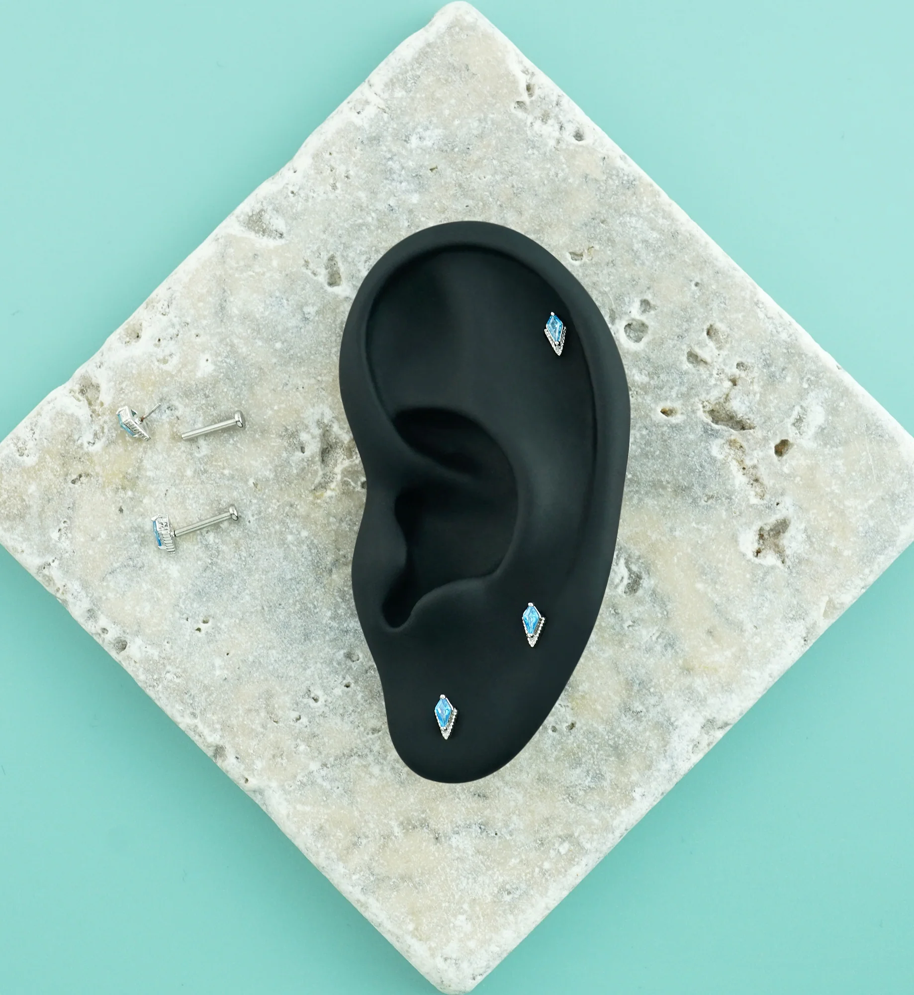 Beaded Edge Delta Aqua CZ Stainless Steel Threadless Labret - Image 2