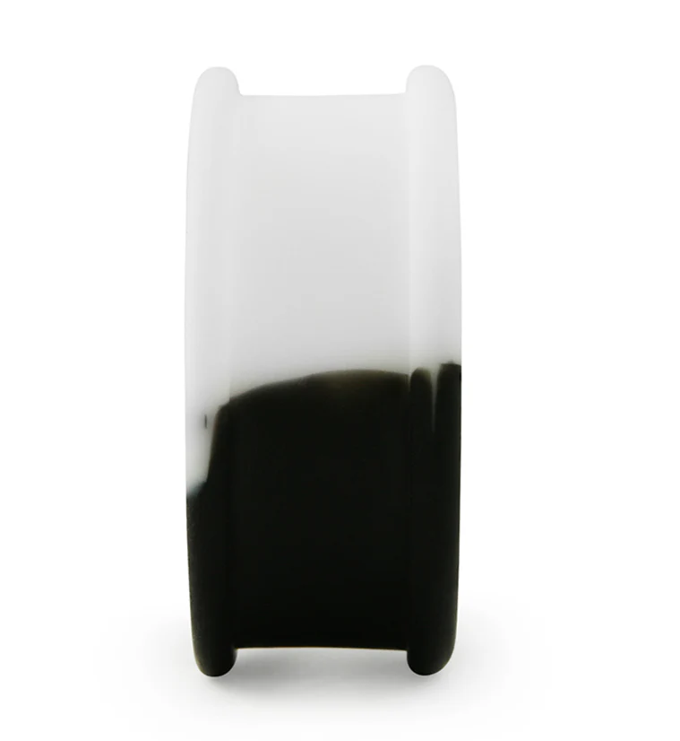 Black And White Double Flare Silicone Tunnel Plugs - Image 4