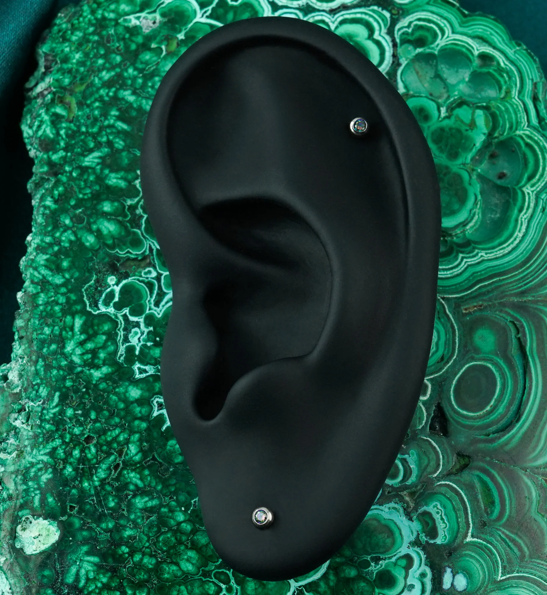 Black Aurora Gem Titanium Internally Threaded Flat Back Post - Image 2