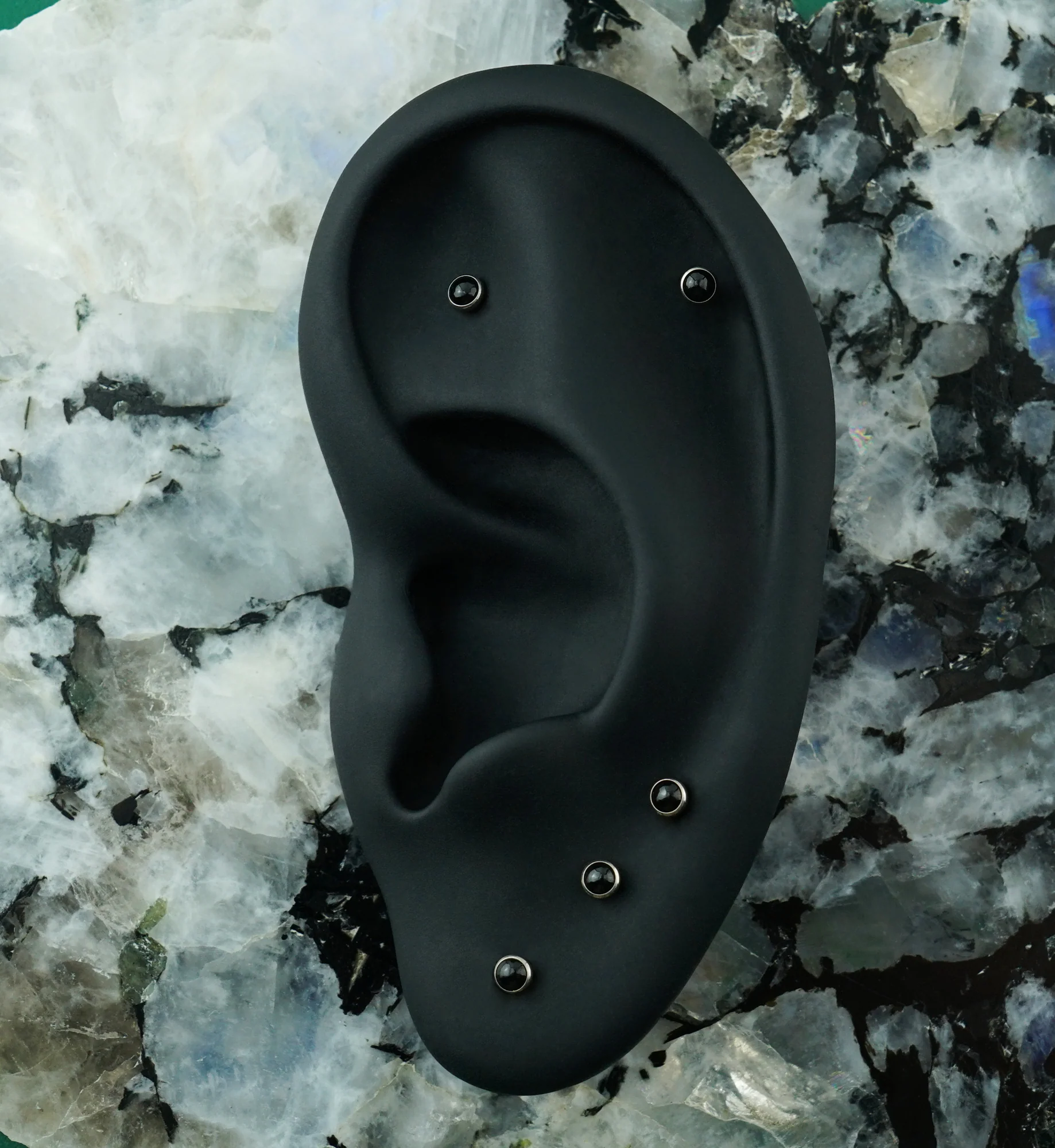 Black Onyx Stone Titanium Internally Threaded Labret - Image 2