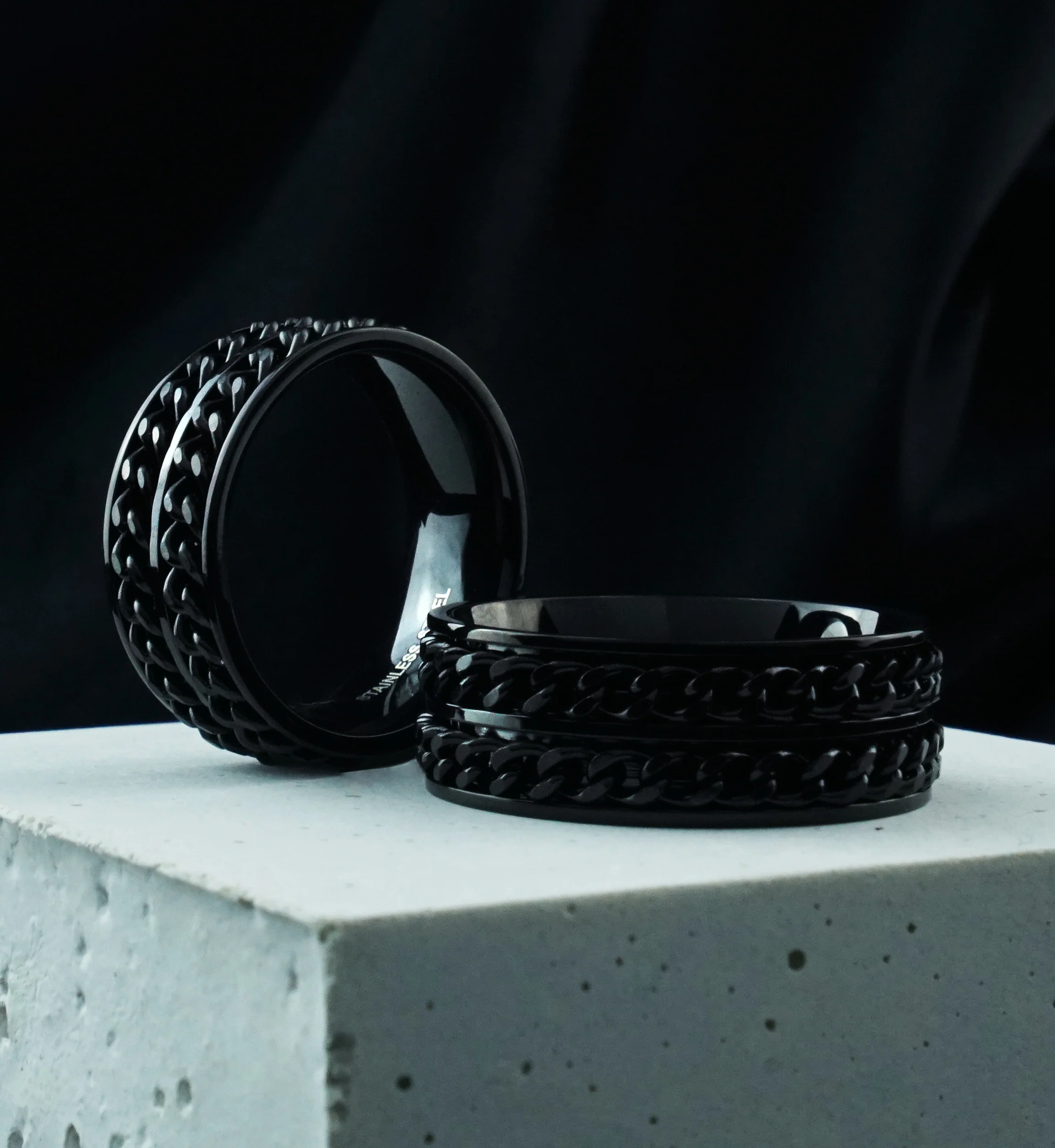 Double Chain Black PVD Stainless Steel Spinner Ring