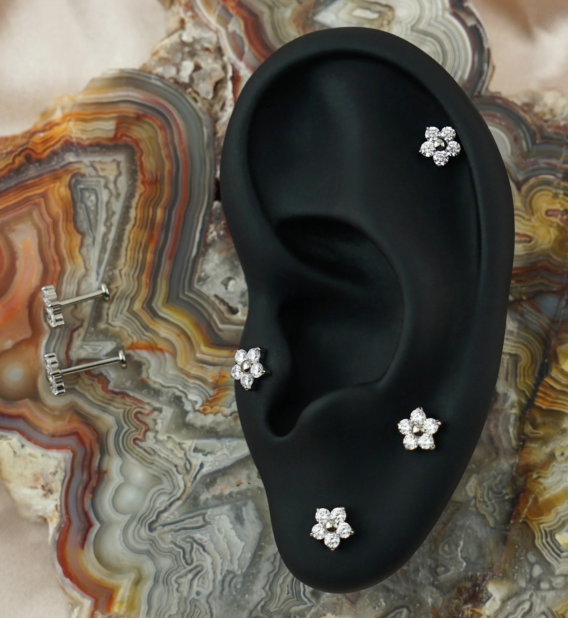 Daisy CZ Titanium Threadless Labret - Image 2