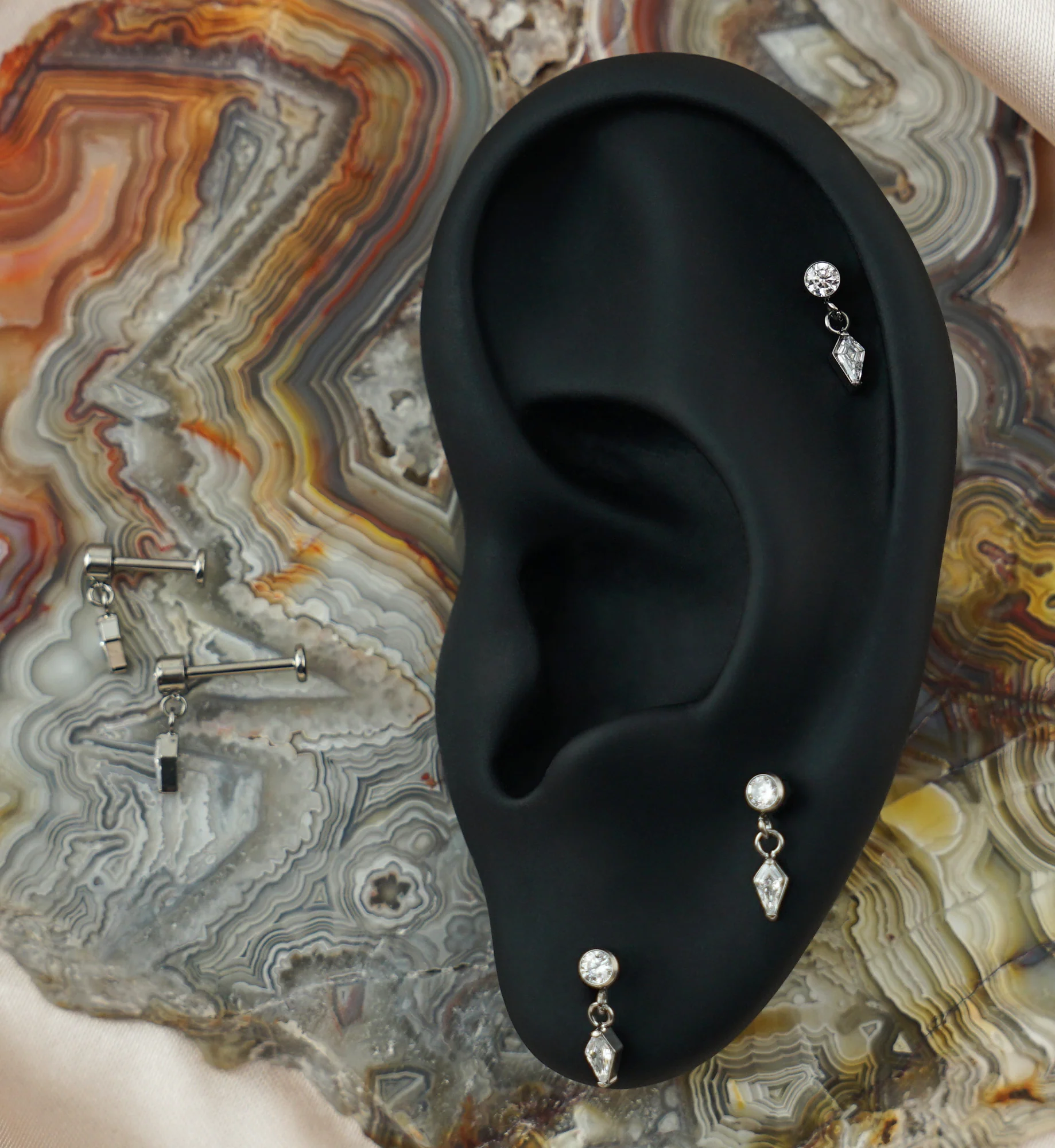 Dart CZ Dangle Titanium Threadless Labret - Image 2