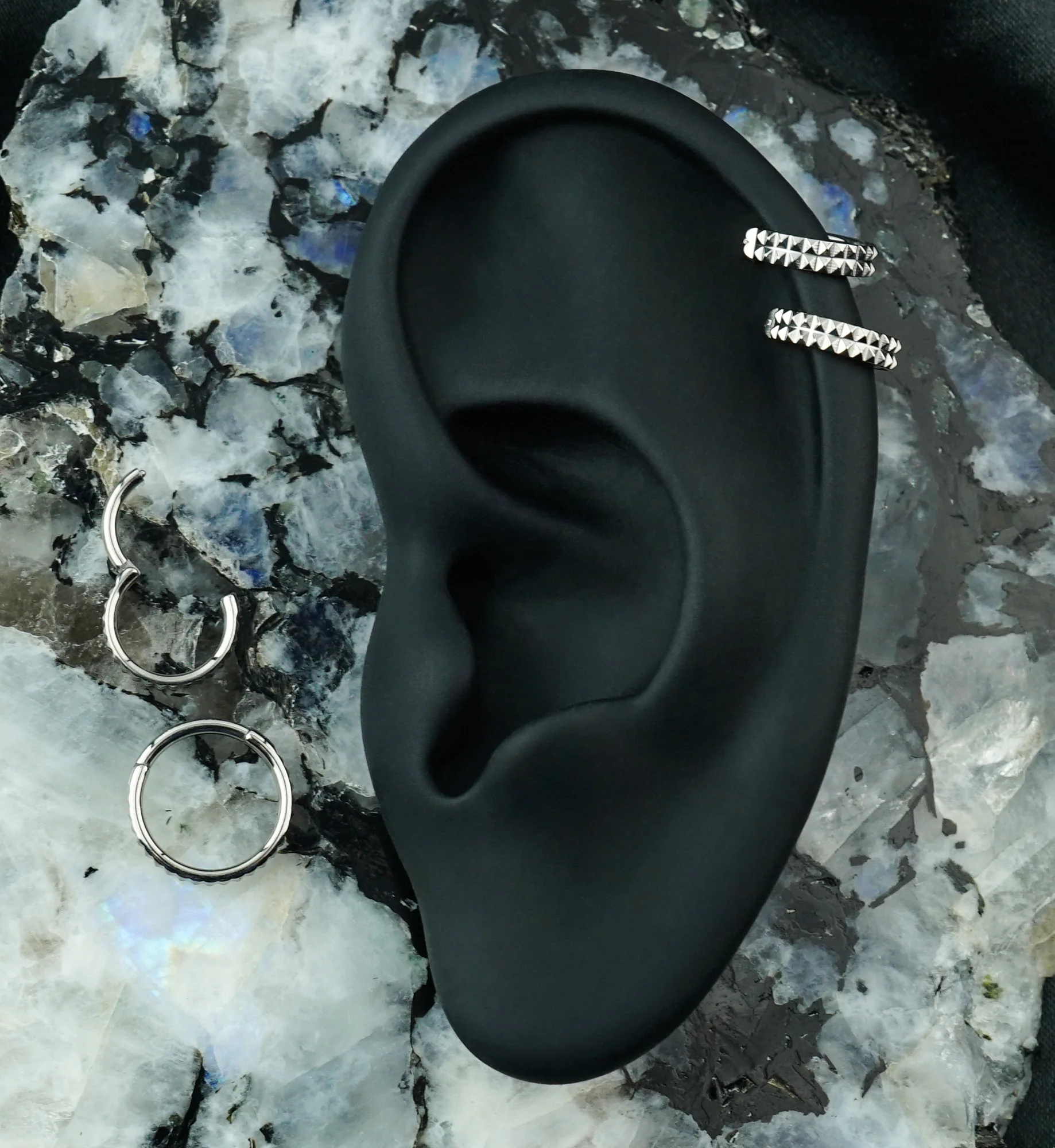 Double Polyhedra Titanium Hinged Segment Ring - Image 3