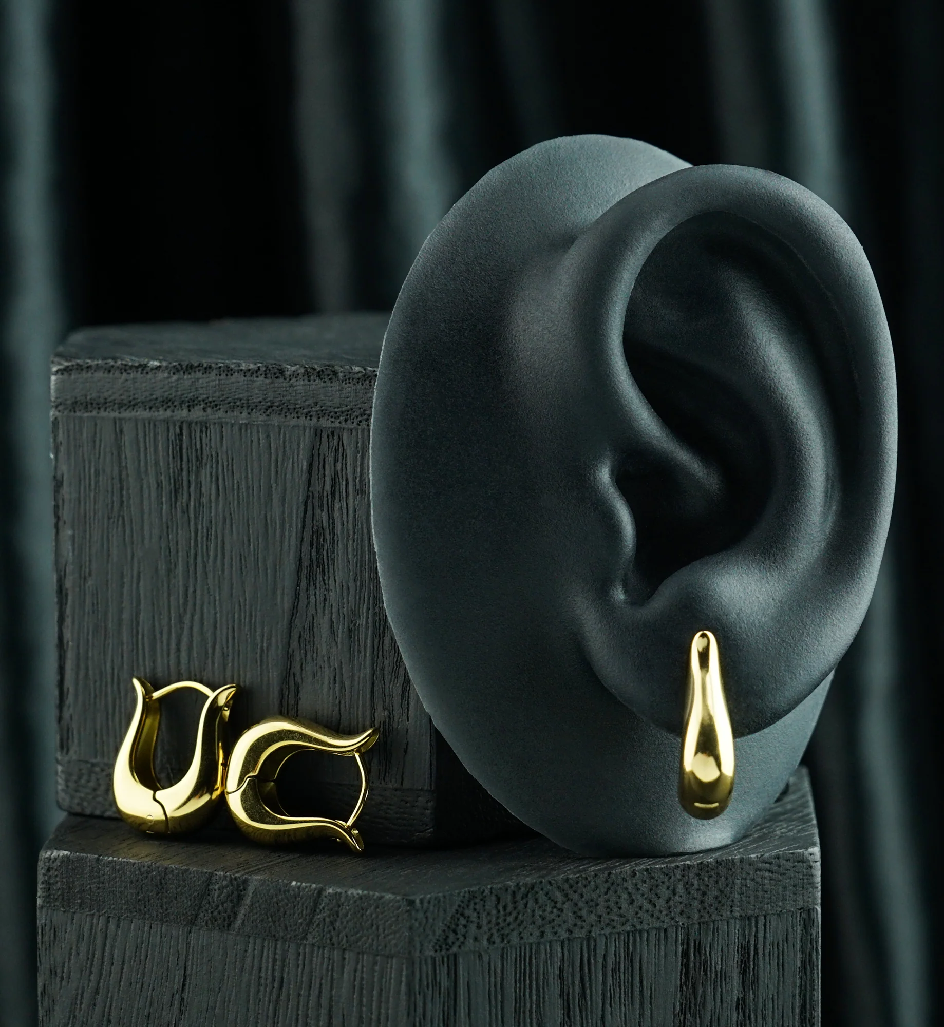Gold PVD Lyre Stainless Steel Hinged Hoop Earrings - Image 2