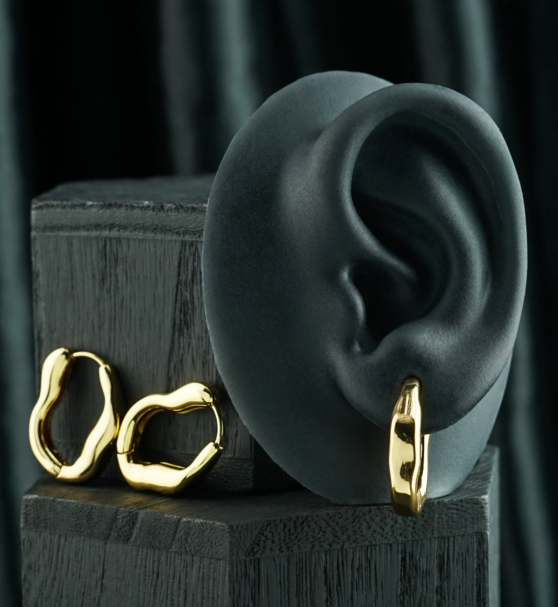 Gold PVD Melting Stainless Steel Hinged Hoop Earrings - Image 2