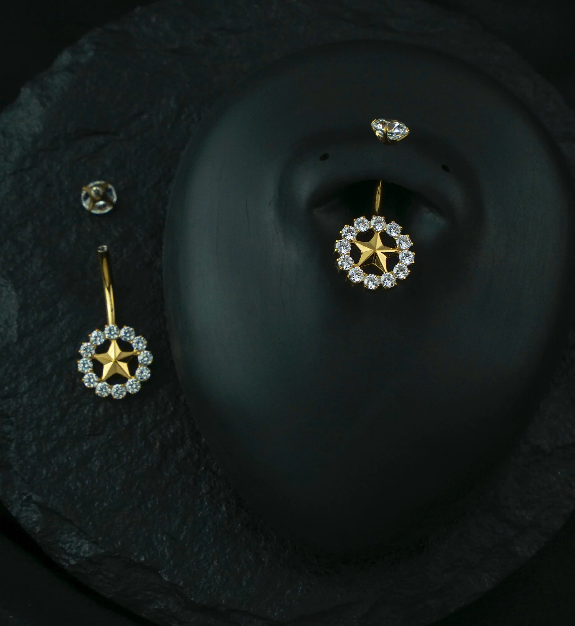 Gold PVD Star Wreath Clear CZ Titanium Internally Threaded Belly Button Ring - Image 2