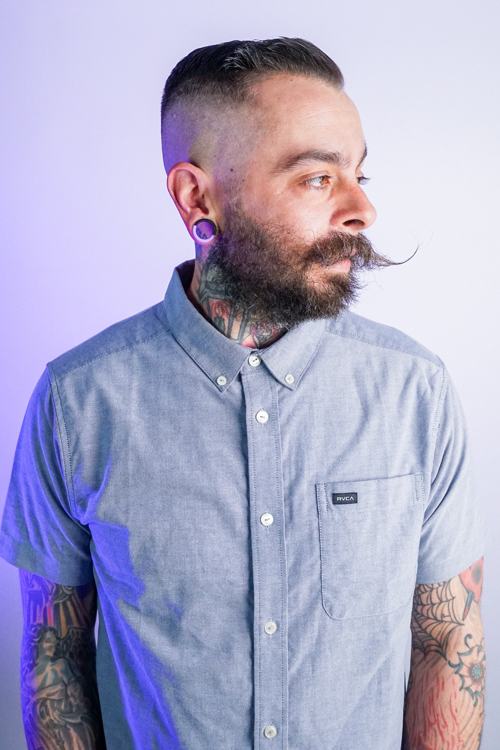 Lavender And Black Double Flare Silicone Tunnel Plugs - Image 5