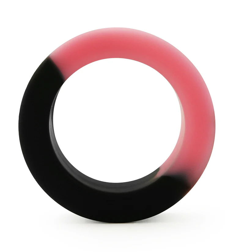 Pink And Black Double Flare Silicone Tunnel Plugs - Image 3
