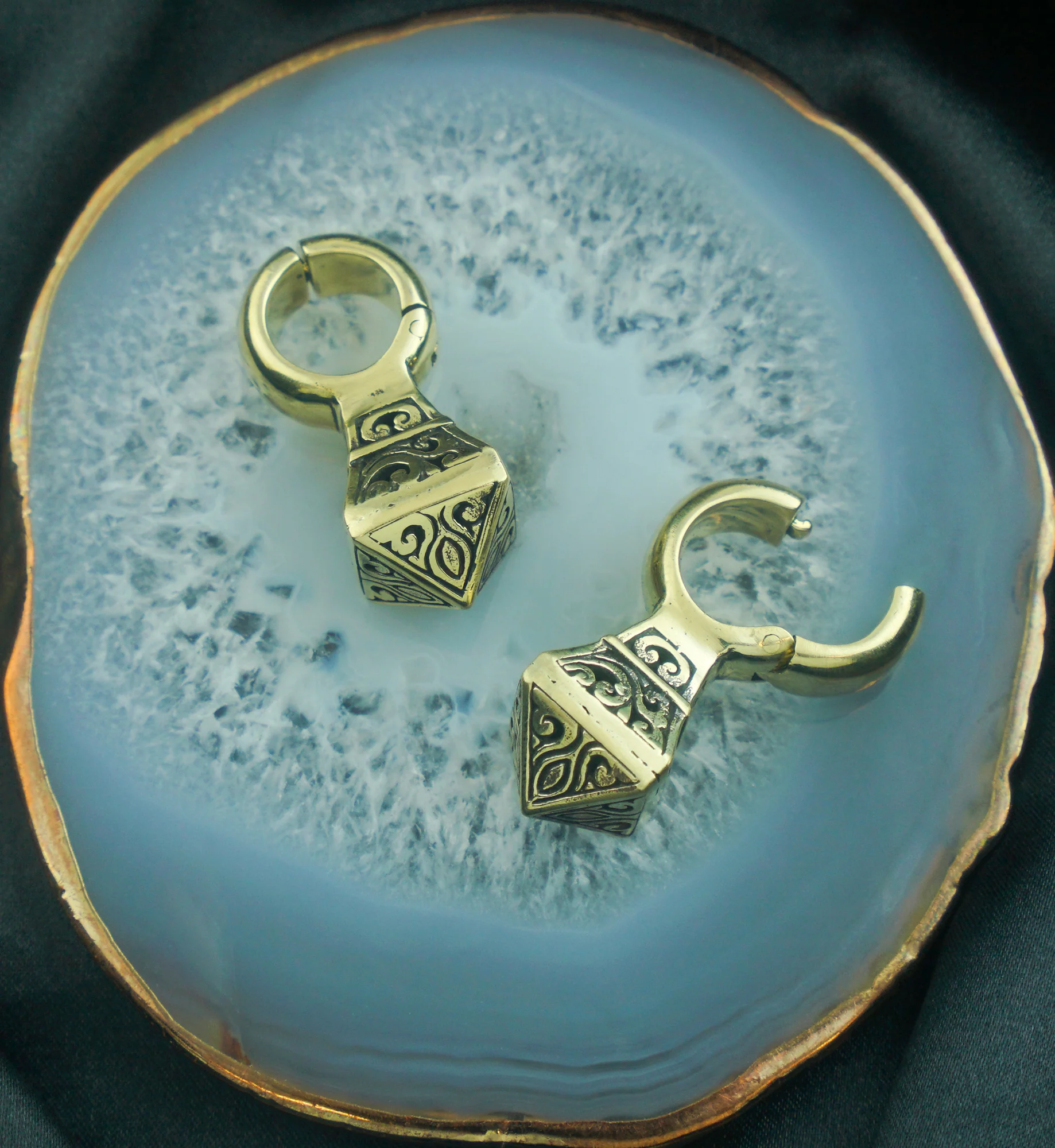 Pointed Totem Brass Hinged Ear Weights - Image 2