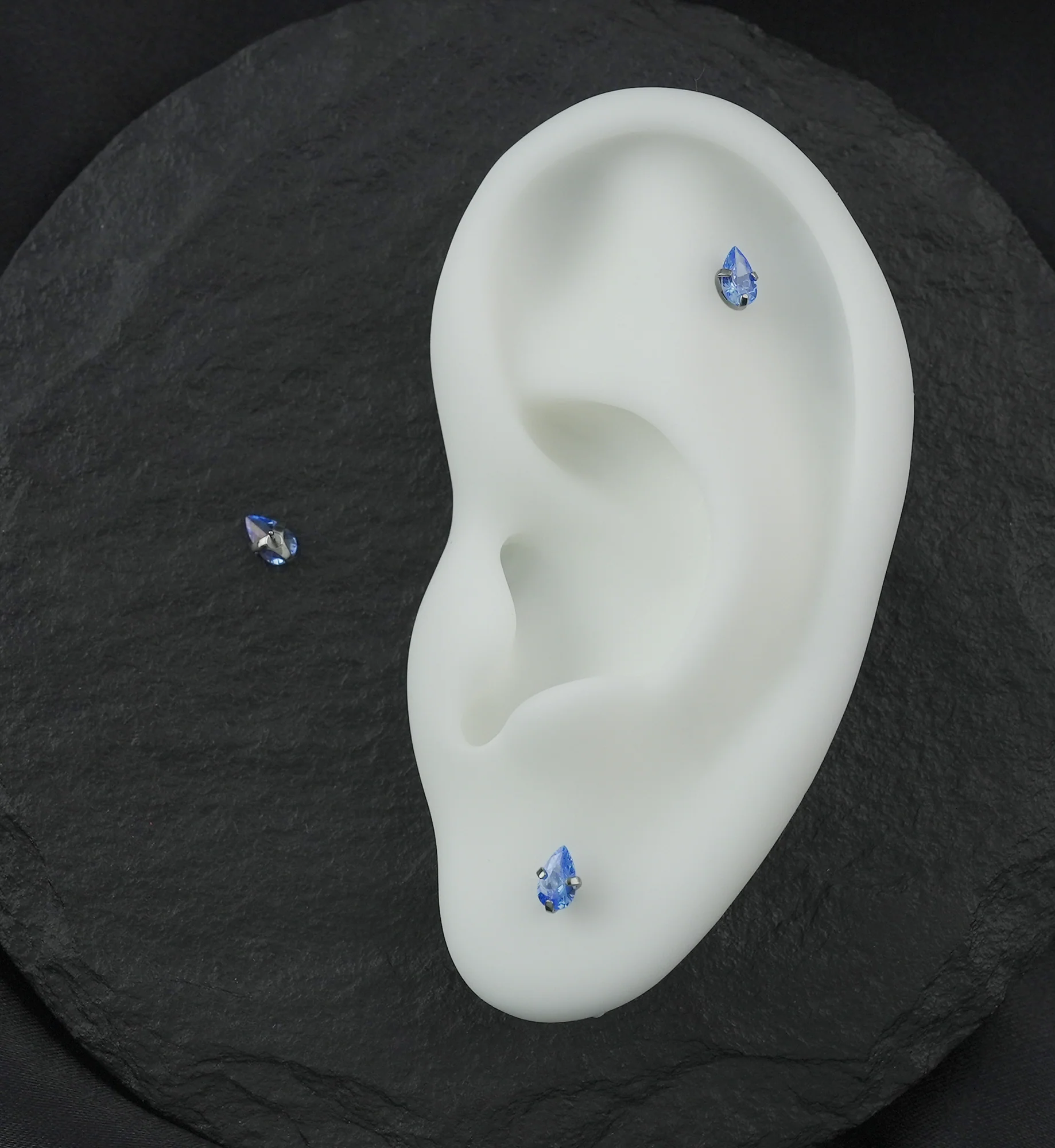 Prong Teardrop Aqua CZ Titanium Threadless Top - Image 2