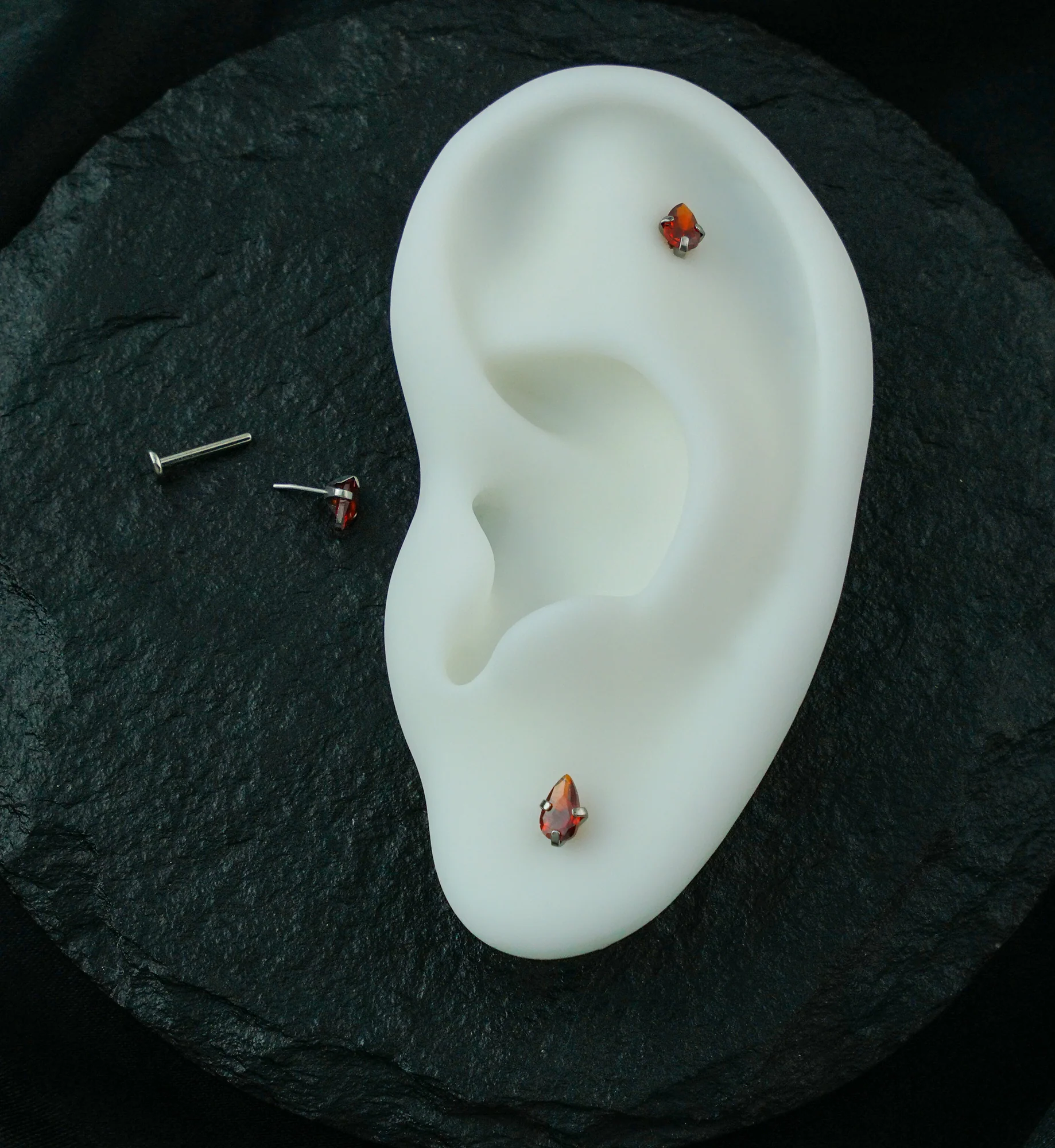 Prong Teardrop Red CZ Threadless Titanium Flat Disk Labret - Image 2
