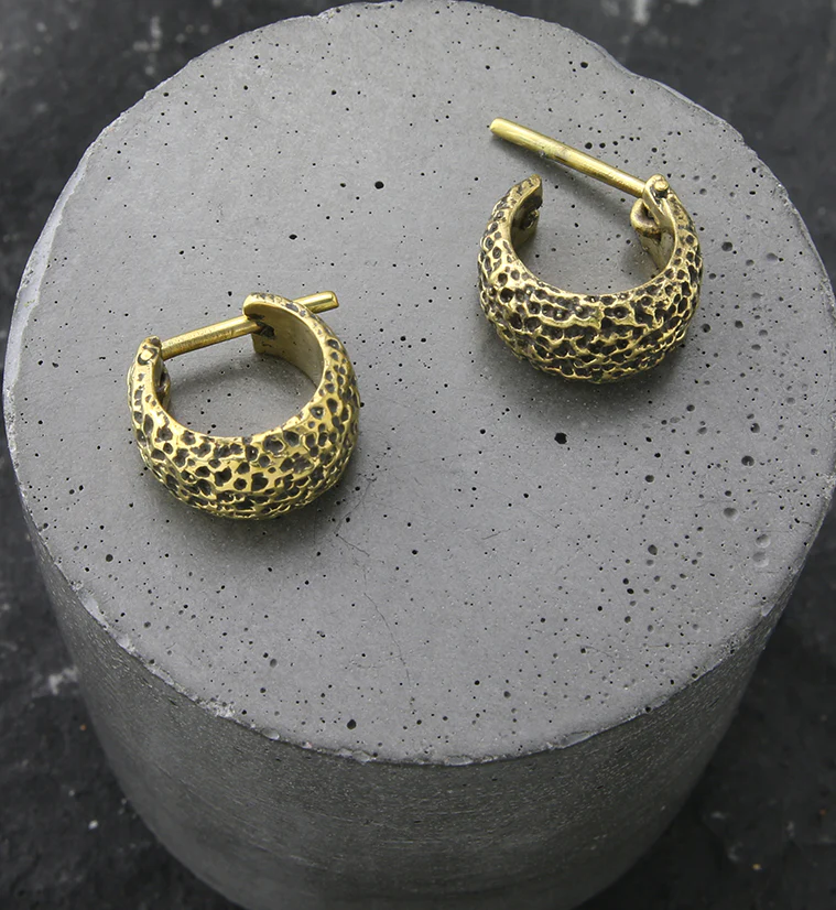 Sea Sponge Brass Hinged Ring - Image 2