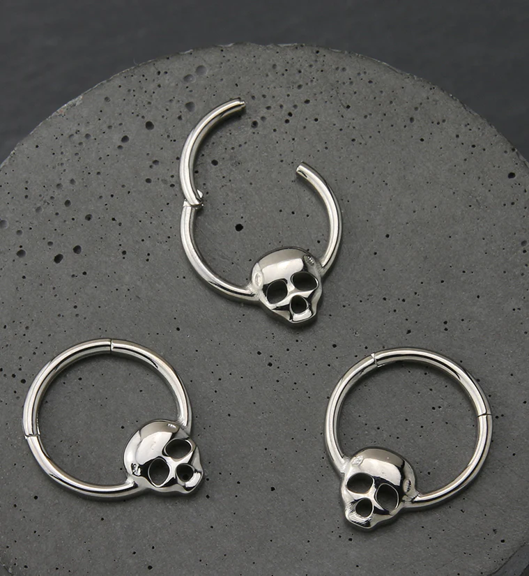 Skull Front Titanium Hinged Segment Ring - Image 2